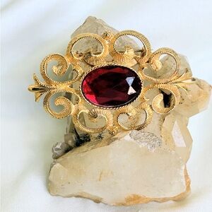 Red rhinestone brooch with gold filigree design #rhinestone #jewelry #glamour
